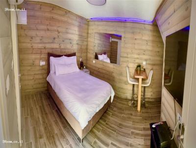 קווין רום Queen room
